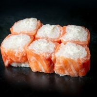 Salmon rolls cheese