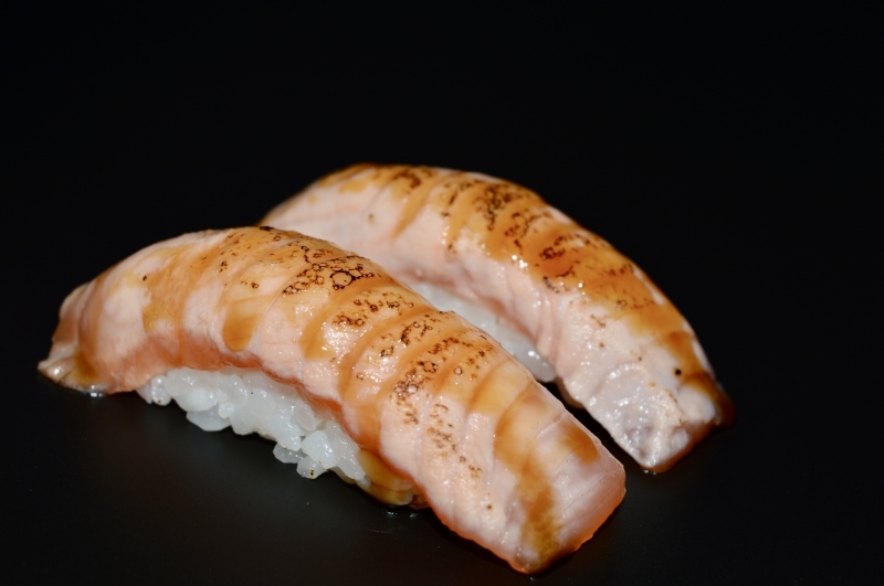 Sushi saumon tataki