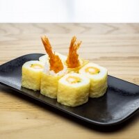 Yellow tempura crevette concombre